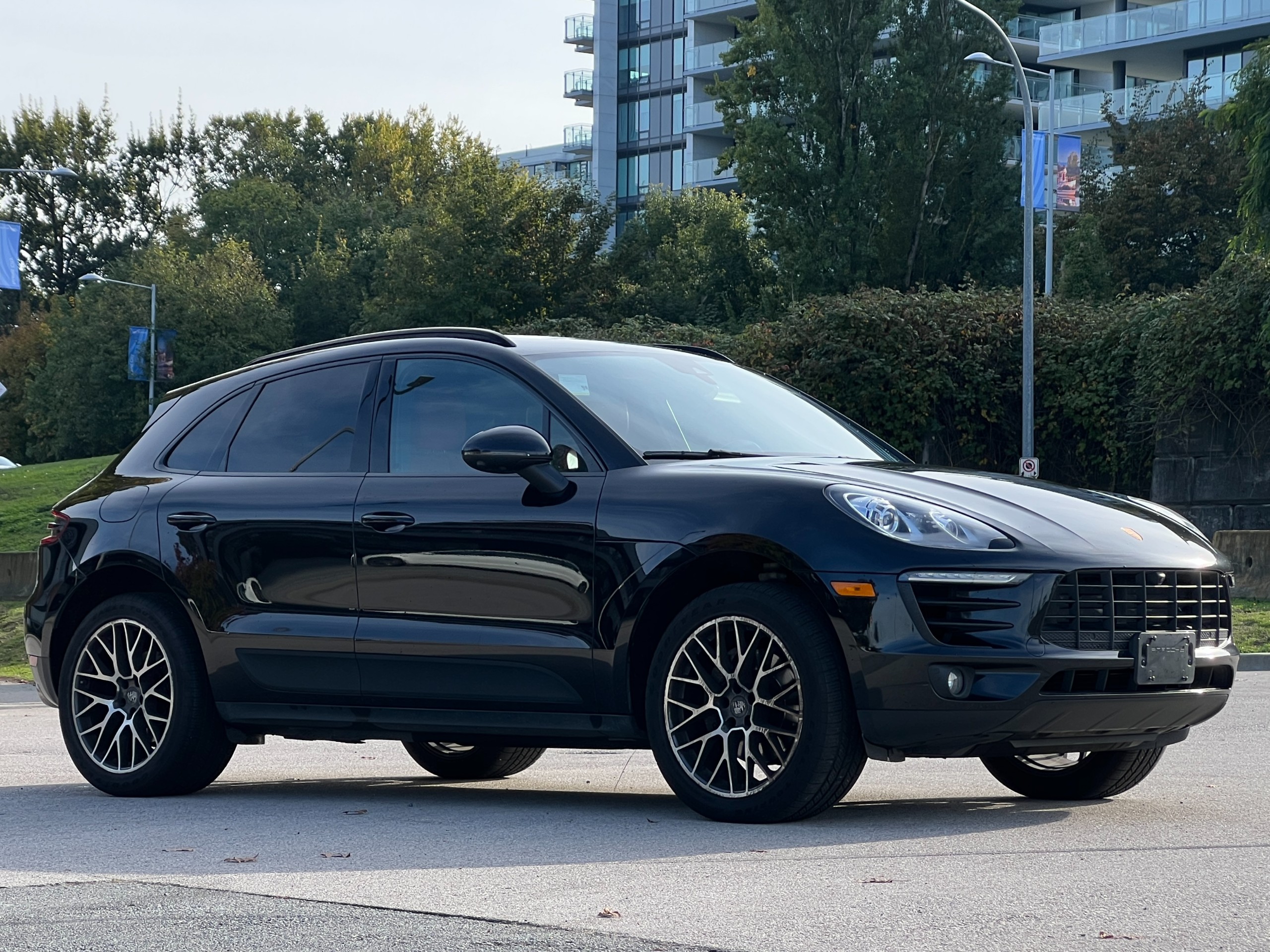 2018 Porsche Macan s | BC Local - Image 2